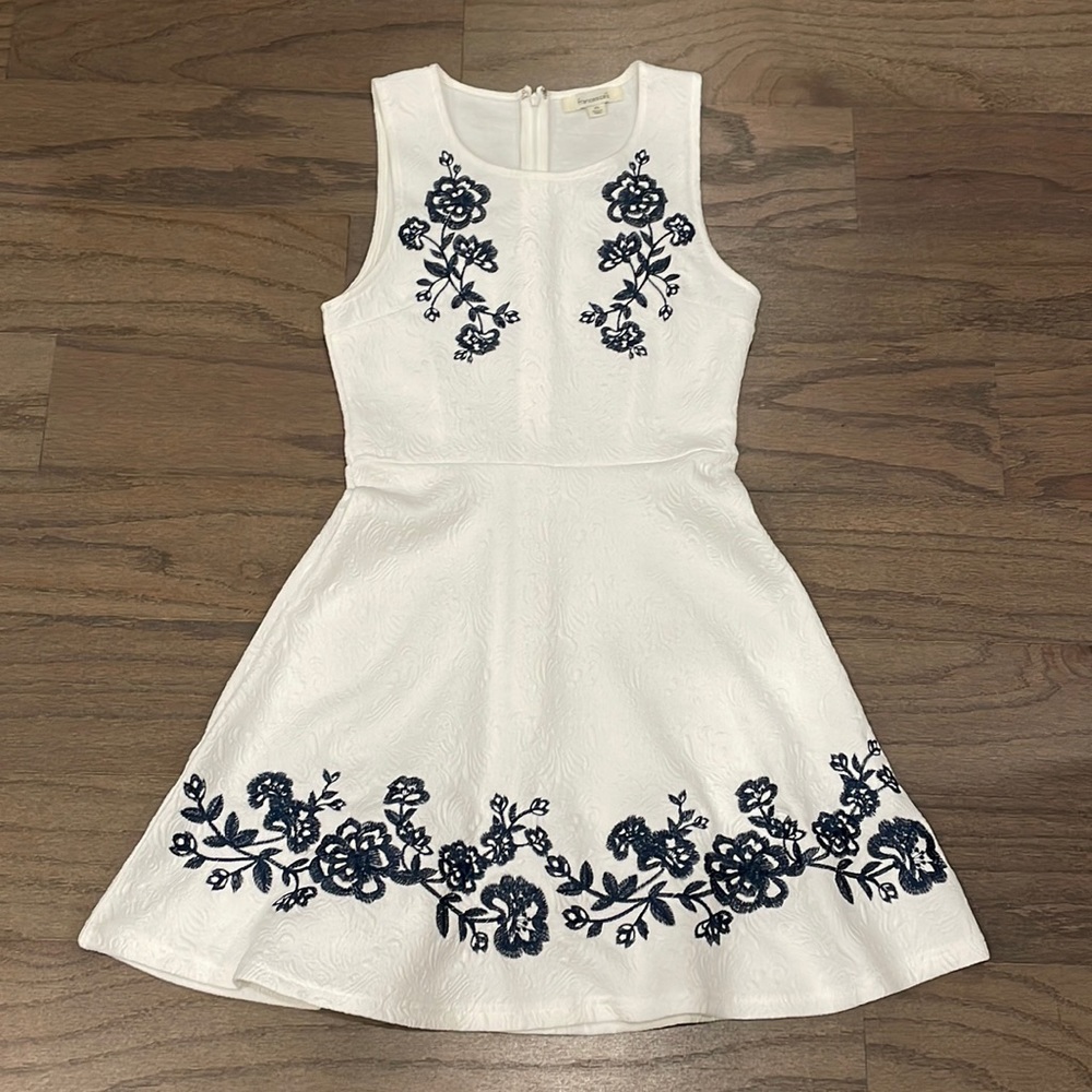 Francesca’s White Fit and Flare Dress - Size XS